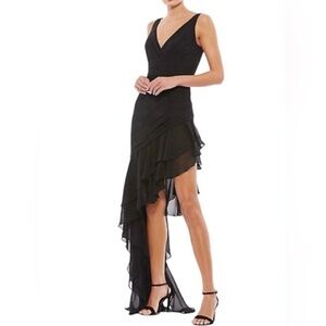 Mac Duggal Black size 8 NWT PROM